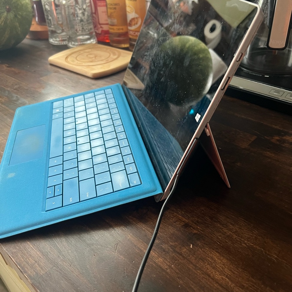 Microsoft Surface Pro 2 Tablet - Picture 3 of 4